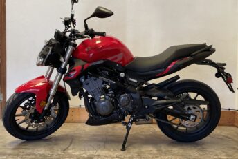 Benelli 302S Motorcycle Rental in Kona